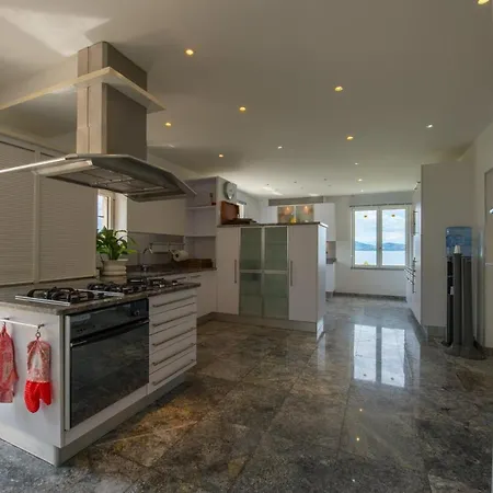 Super Luxury 10 Bedrooms In A Great Location With Splendid View Сен-Тропе