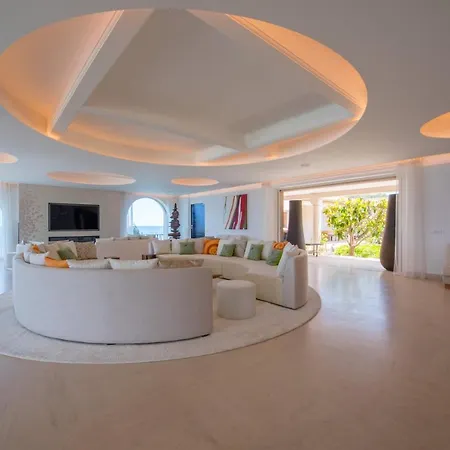 Super Luxury 10 Bedrooms In A Great Location With Splendid View