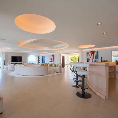 Вилла Super Luxury 10 Bedrooms In A Great Location With Splendid View *
