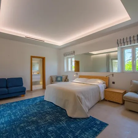 Вилла Super Luxury 10 Bedrooms In A Great Location With Splendid View Сен-Тропе