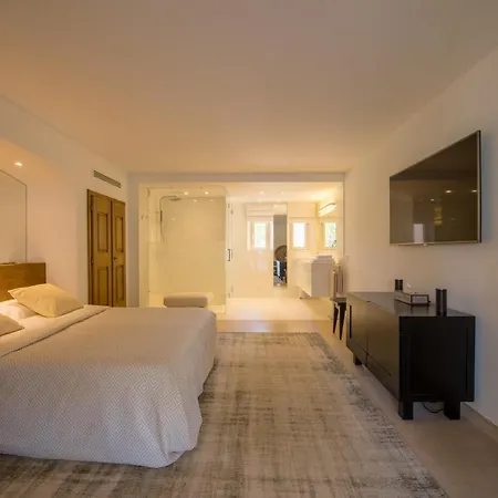 Вилла Super Luxury 10 Bedrooms In A Great Location With Splendid View