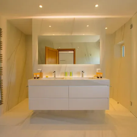 Super Luxury 10 Bedrooms In A Great Location With Splendid View Сен-Тропе
