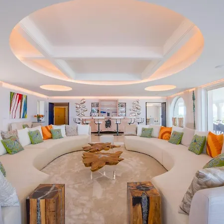 Вилла Super Luxury 10 Bedrooms In A Great Location With Splendid View