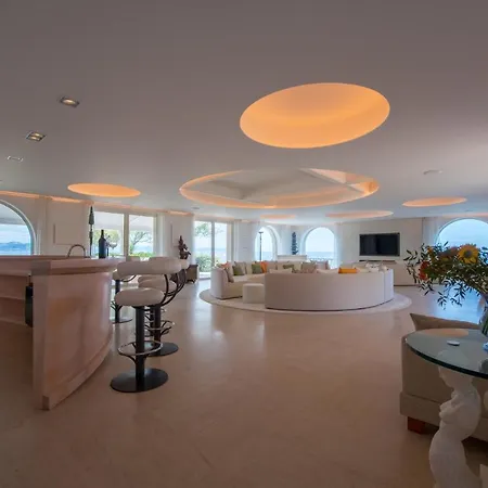 Super Luxury 10 Bedrooms In A Great Location With Splendid View