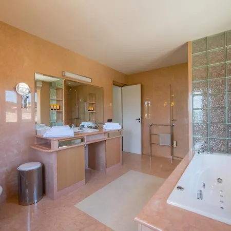Super Luxury 10 Bedrooms In A Great Location With Splendid View Вилла Сен-Тропе