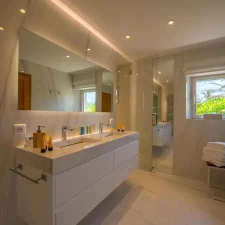 Super Luxury 10 Bedrooms In A Great Location With Splendid View