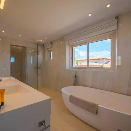 Вилла Super Luxury 10 Bedrooms In A Great Location With Splendid View